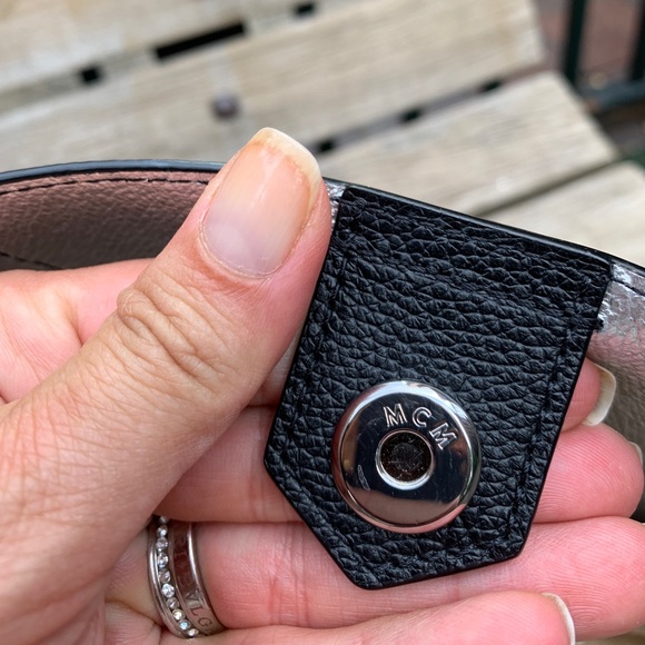 ⛔️SOLD⛔️Authentic MCM two tone Leather tote - Picture 9 of 10